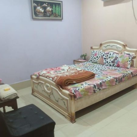 Palm Valley Hotel Sukkur Exteriör bild