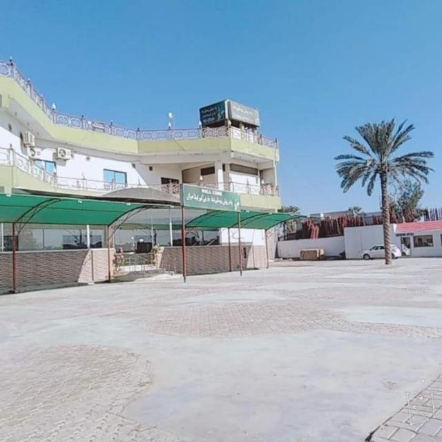 Palm Valley Hotel Sukkur Exteriör bild
