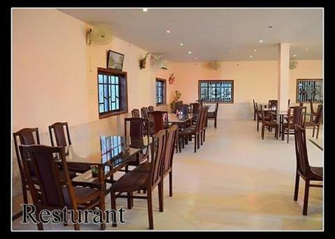 Palm Valley Hotel Sukkur Exteriör bild