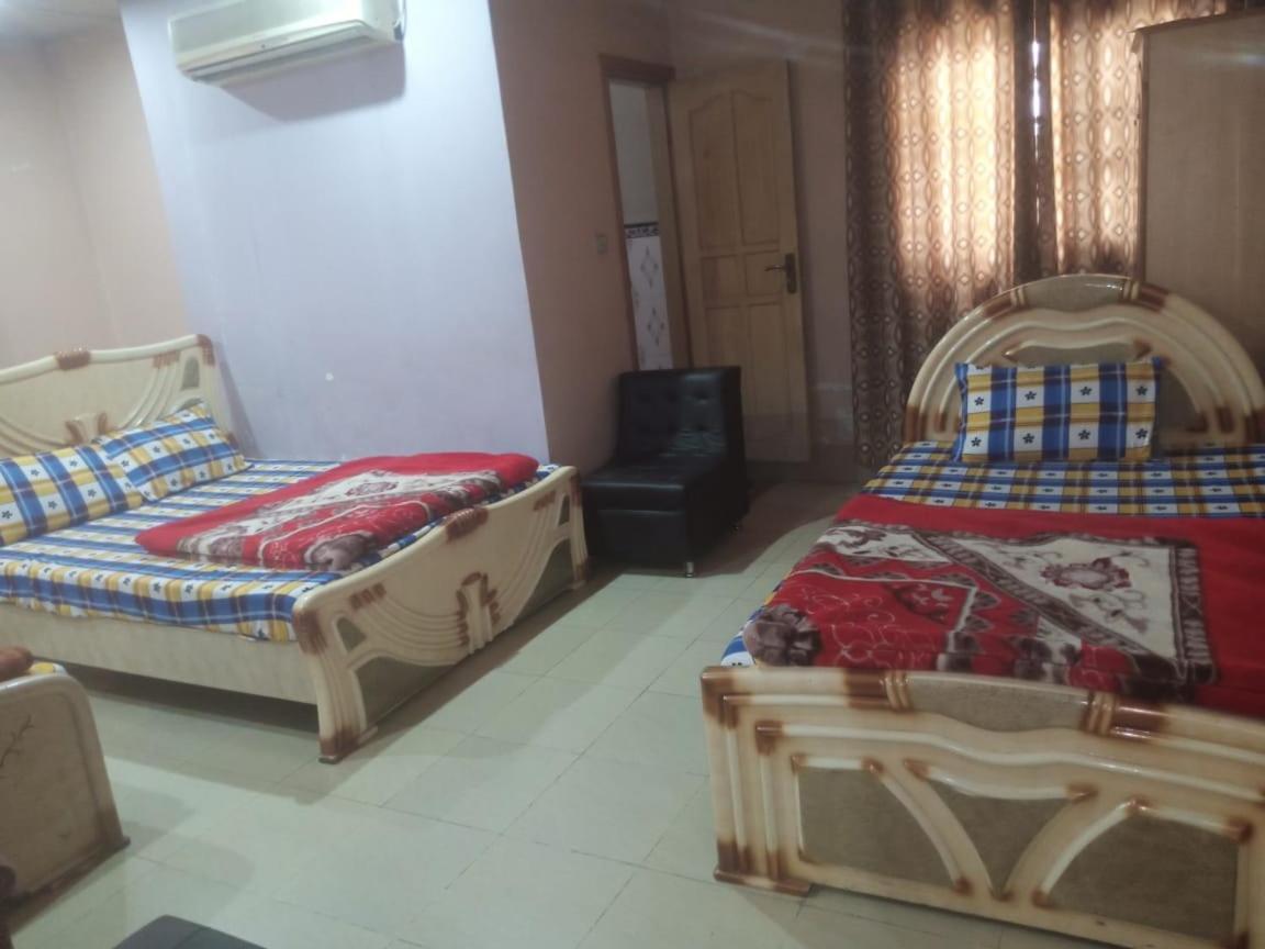 Palm Valley Hotel Sukkur Exteriör bild
